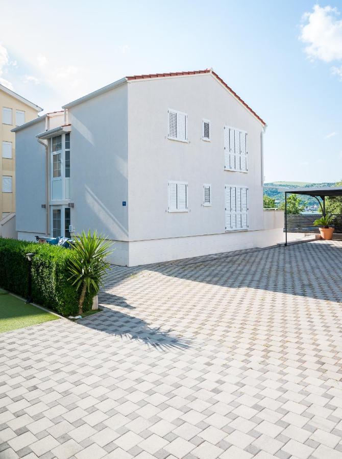 Vdl Apartments Trogir Bagian luar foto