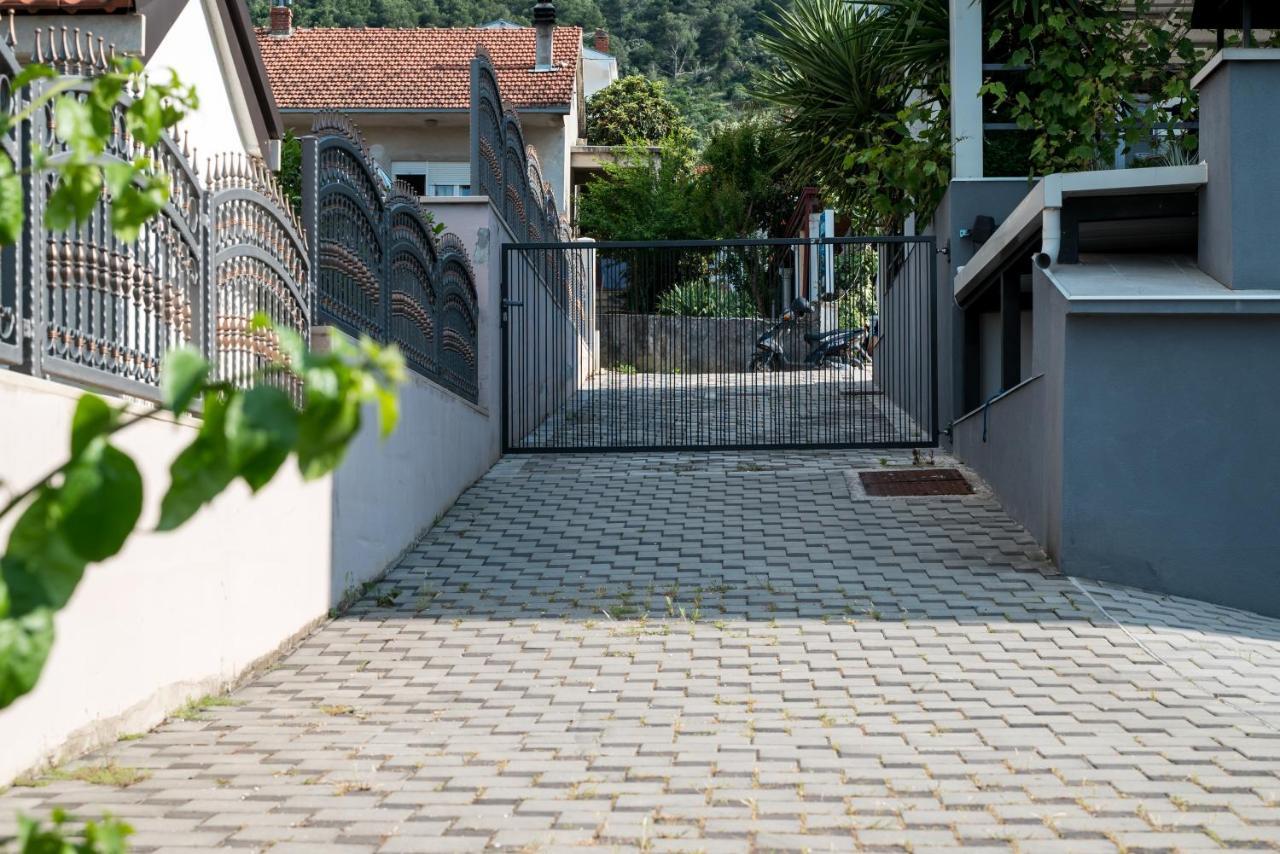 Vdl Apartments Trogir Bagian luar foto